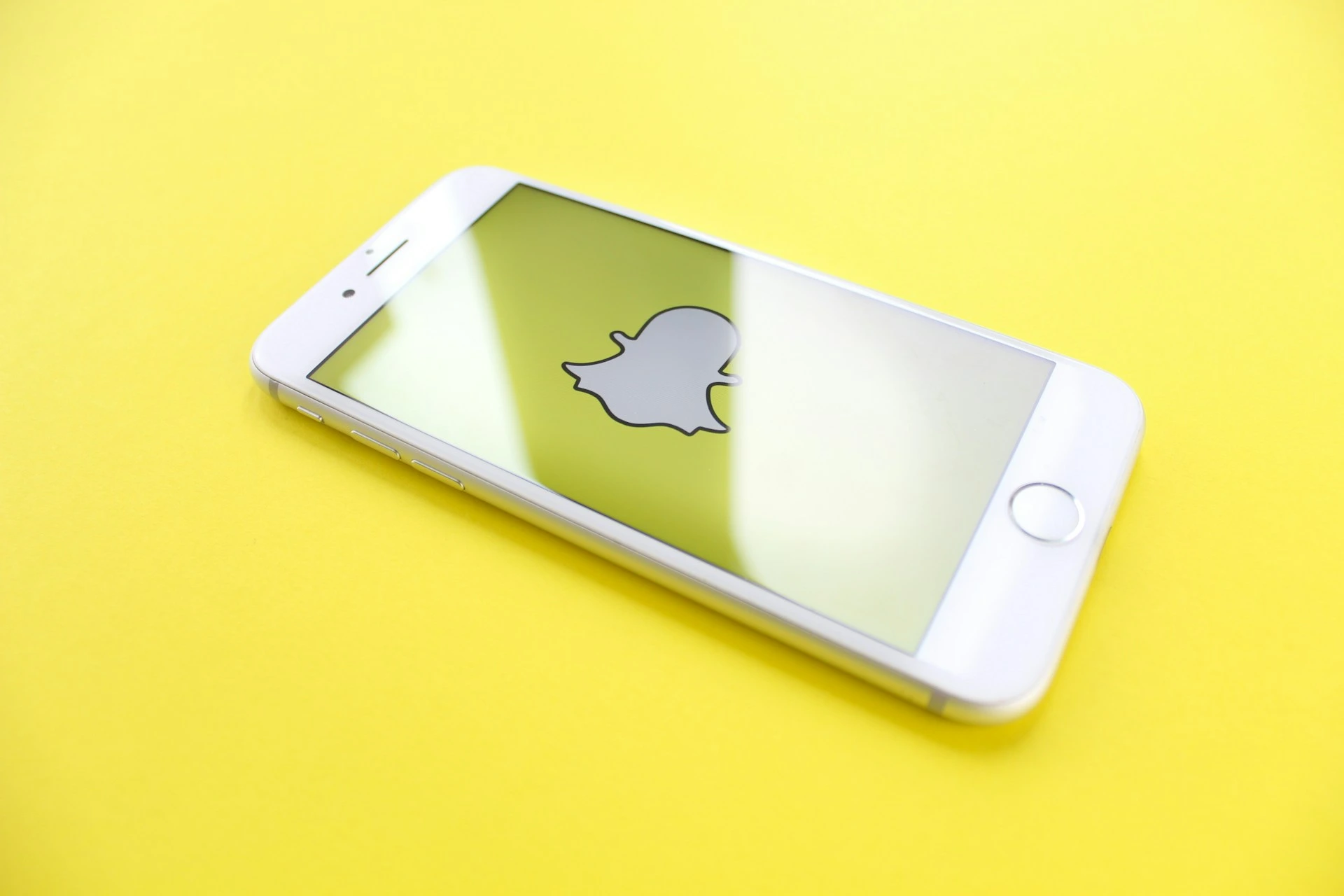 Snap Оголошує Великі Зміни у Snapchat та Нові Окуляри Доповненої Реальності