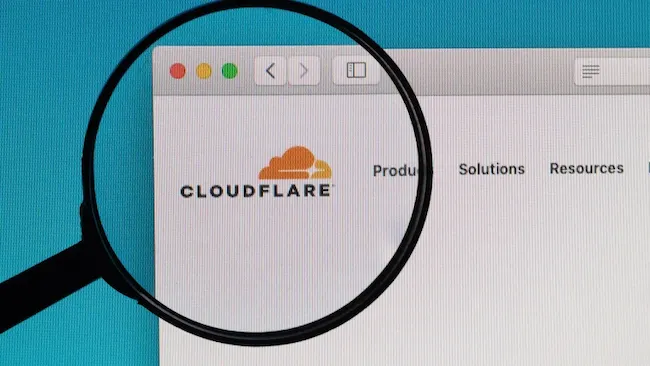 Cloudflare дозволяє сайтам стягувати плату з AI ботів за ‘Оплату за перегляд’